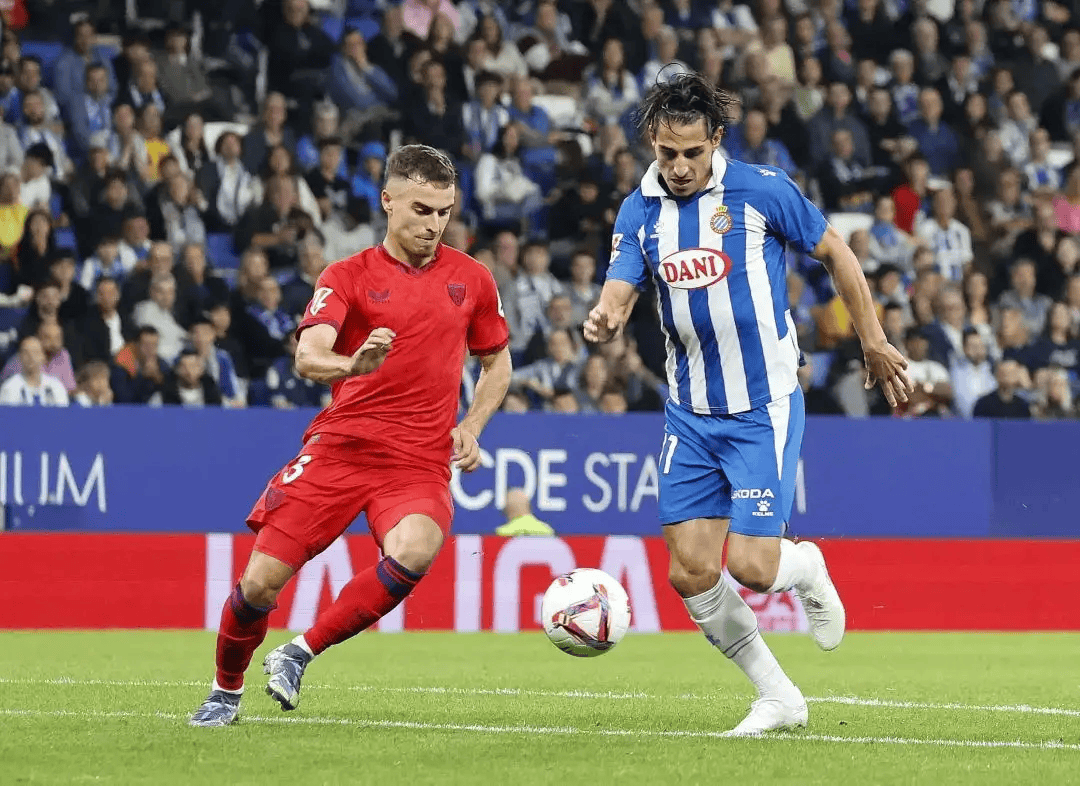 塞维利亚主场大破对手，继续保持不败