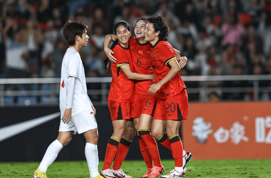 纵横赛场！女足队员速度突破，彰显凌厉实力