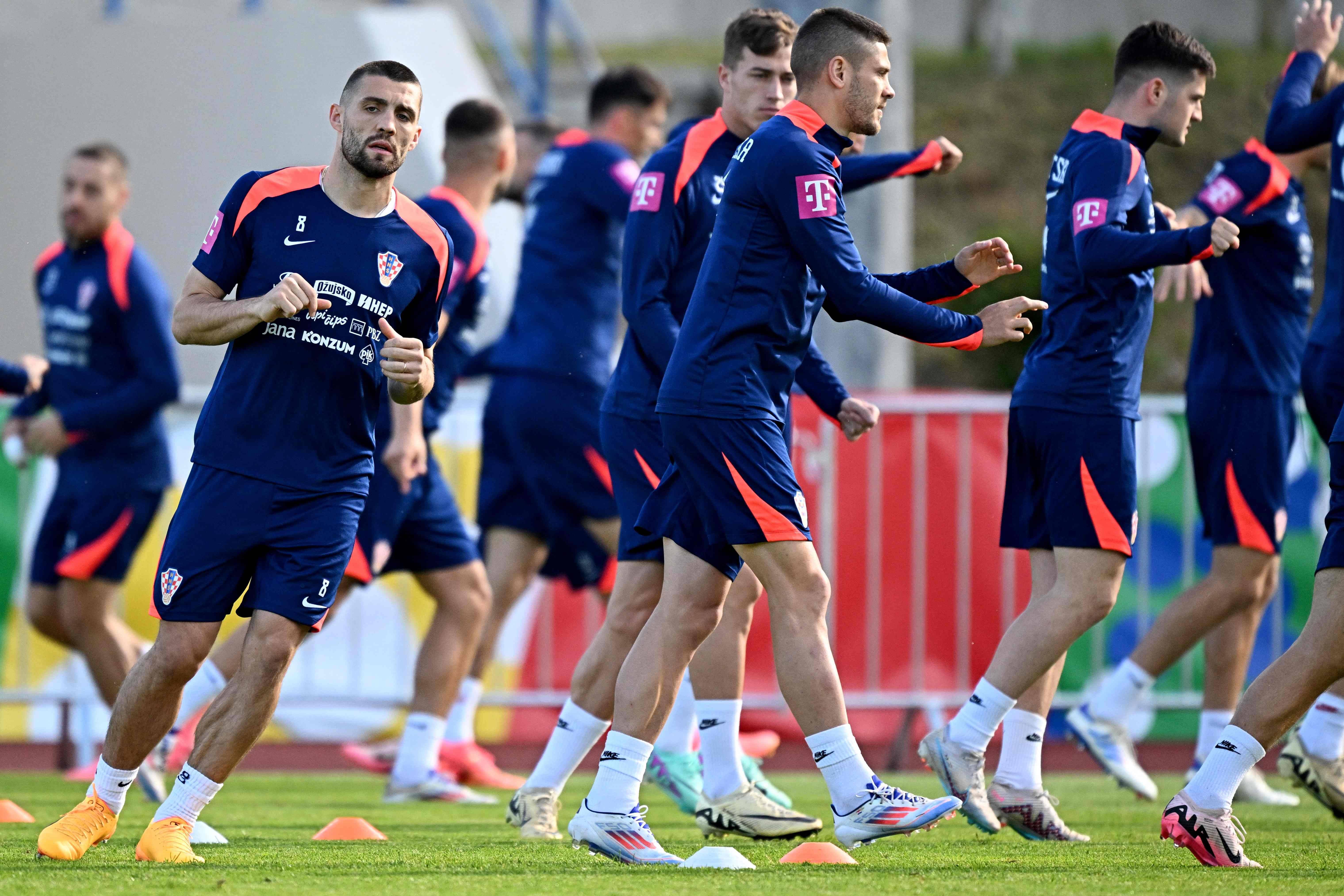 波兰-战胜奥地利，莱万多夫斯基示好给球迷，心存感激的简单介绍