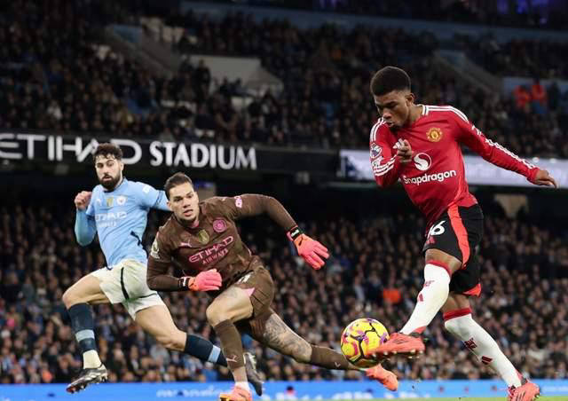 曼联客场战胜AC米兰的激动对决 曼联客场战胜AC米兰的激动对决