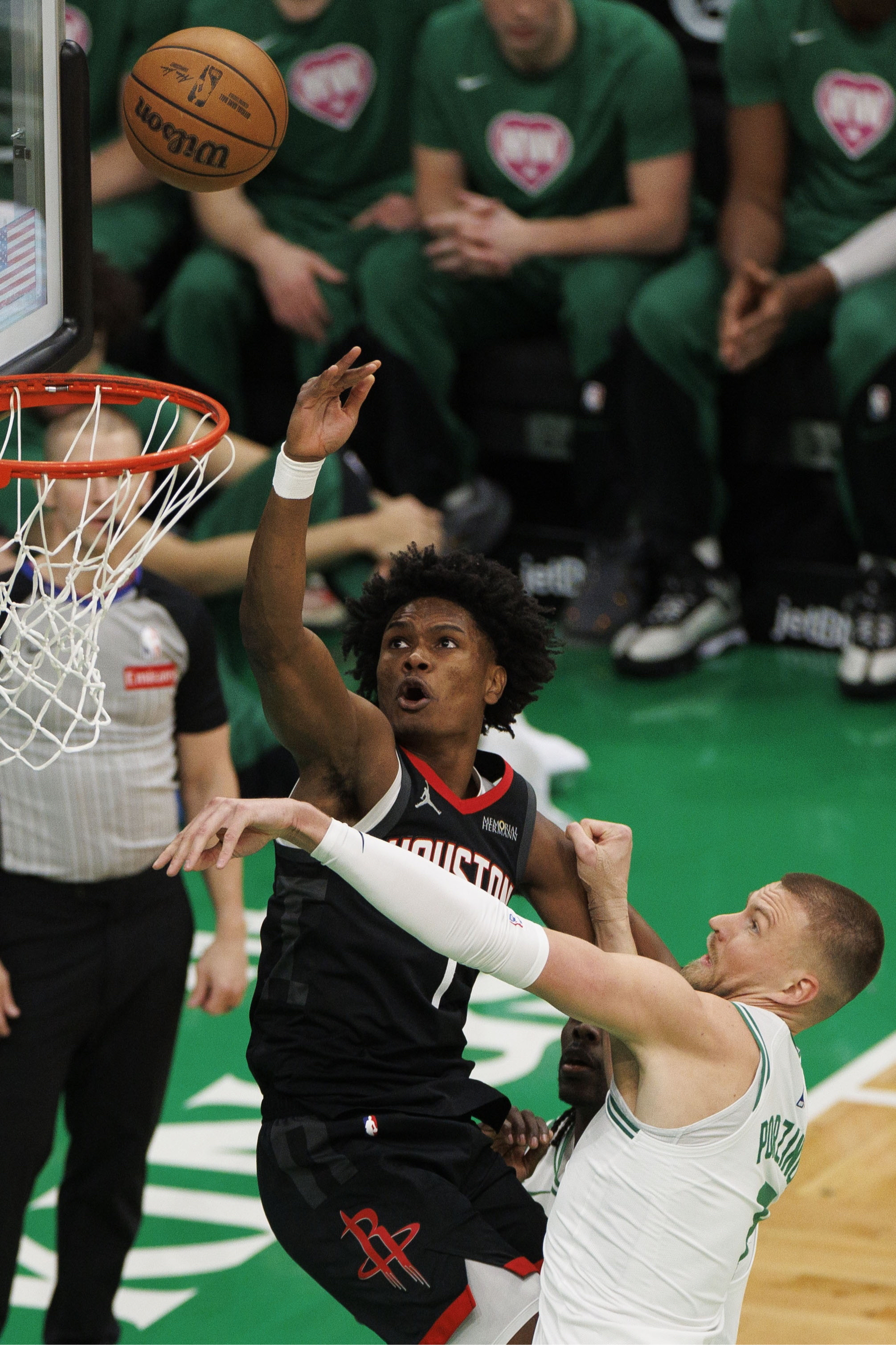 开云官网-NBA赛季战绩排名出炉，焦点对决持续