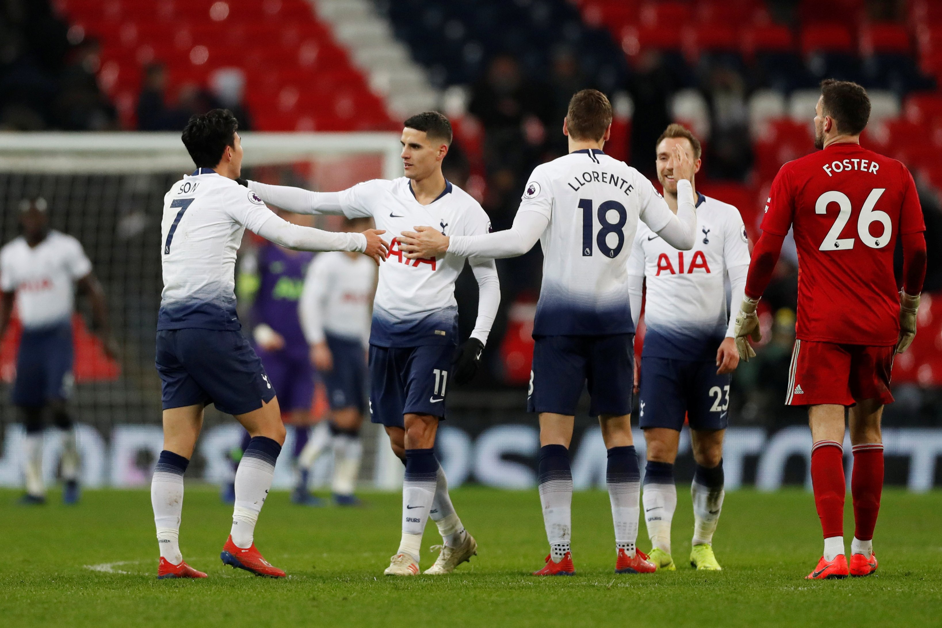 开云平台-包含热刺后防漏洞百出赛事表现不佳的词条