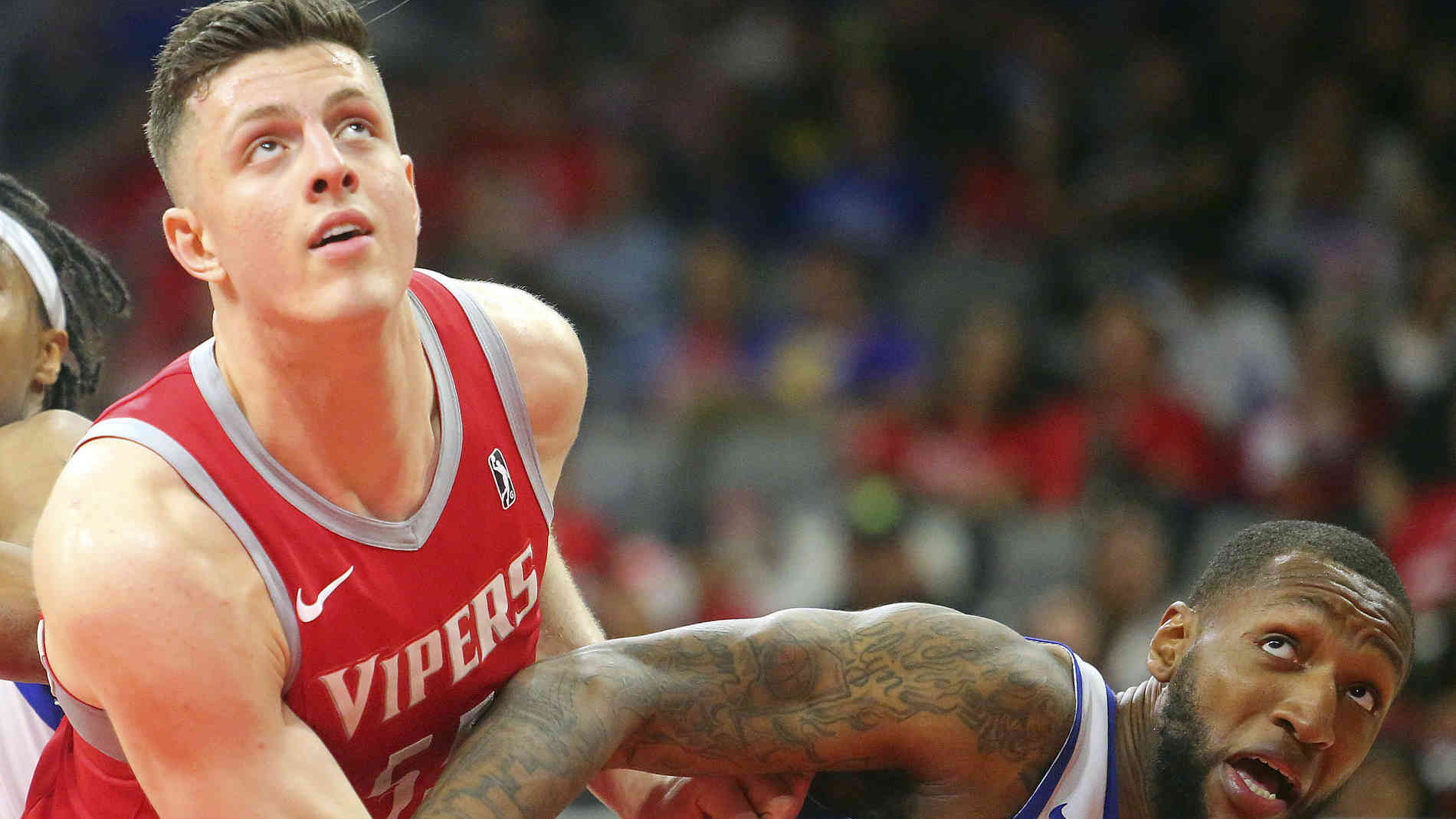 包含火箭内线副将接受采访：表示将全力以赴的词条