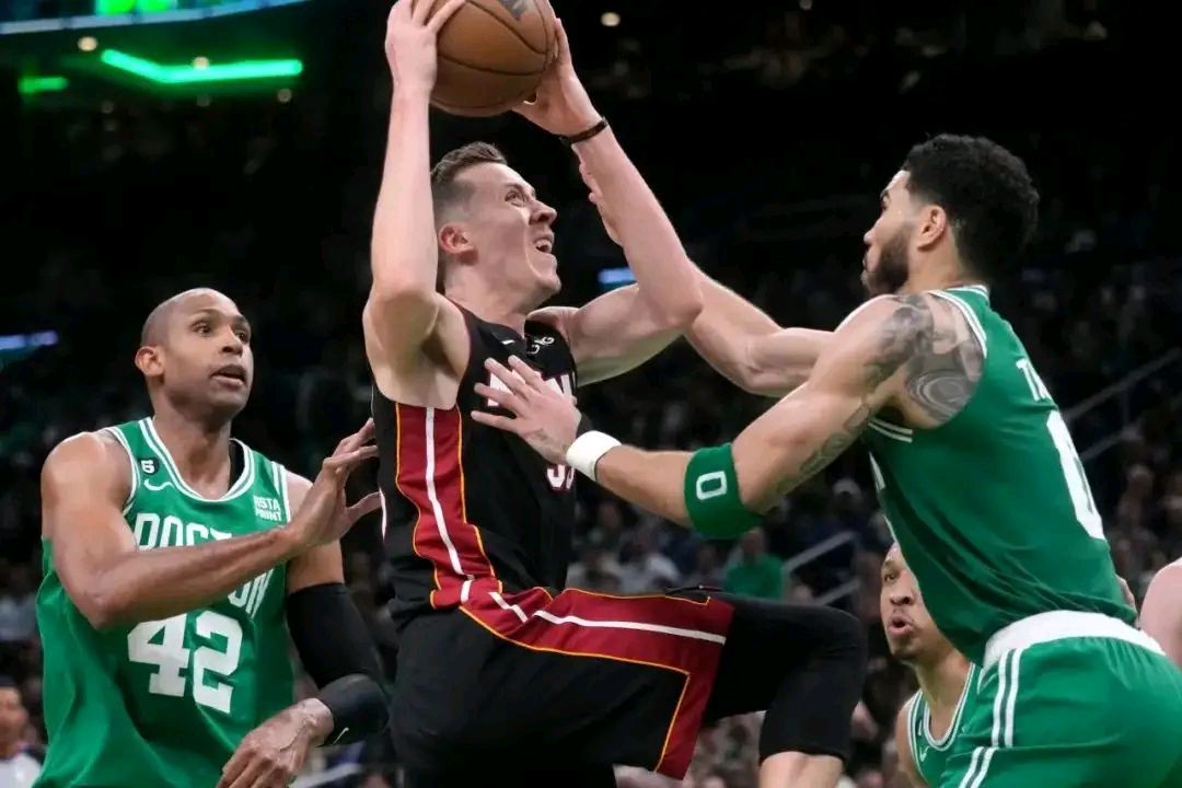 开云体育平台APP-关于热火主场惊险击败对手，巴特勒单挑对手最后时刻关键表现的信息