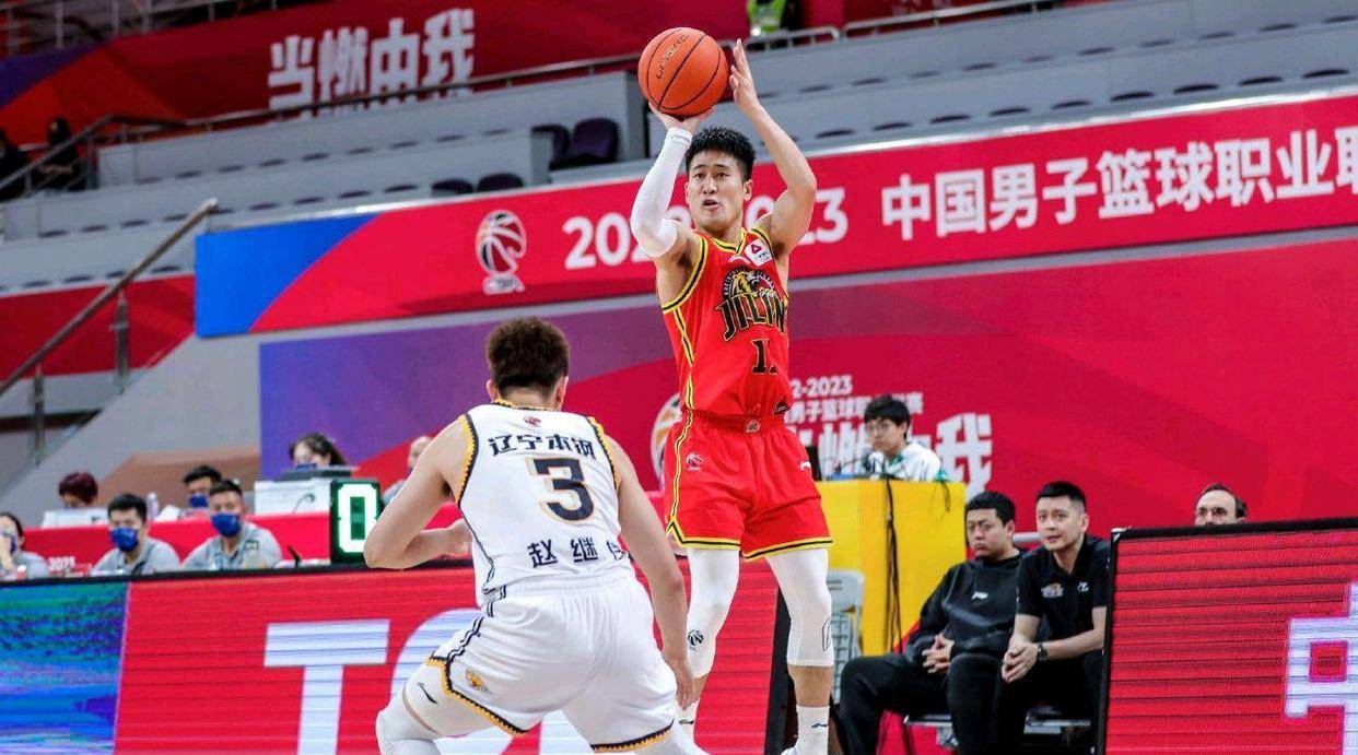 阿贾克斯迎战莫斯科斯巴达，胜负难料的较量即将展开的简单介绍