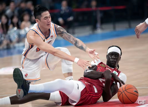 联赛激烈对决，球员精神面貌焕然一新拼尽全力的简单介绍