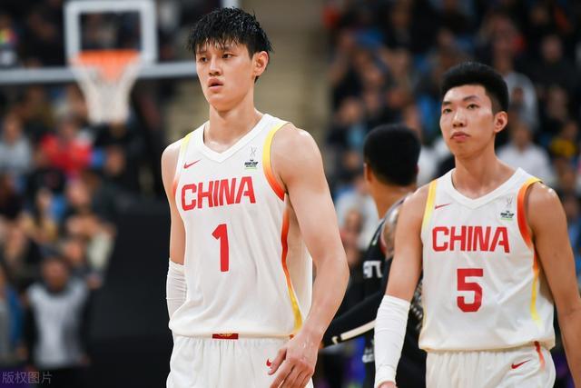 年轻球员崭露头角,CBA比赛沸腾全场 年轻球员崭露头角,CBA比赛沸腾全场