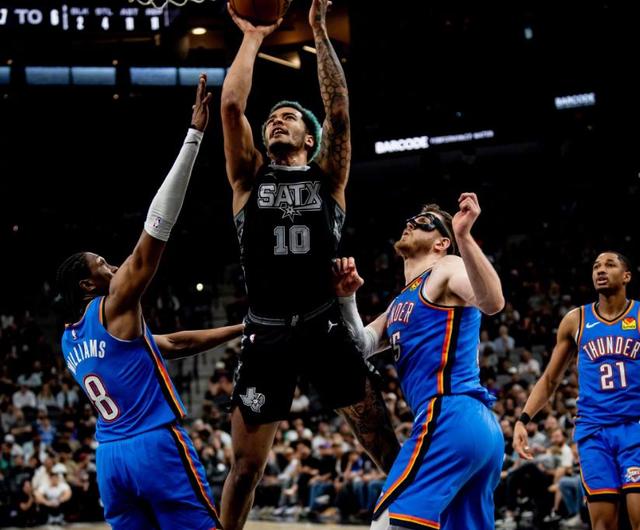 开云体育-马刺三双失助攻，爵士客场大胜