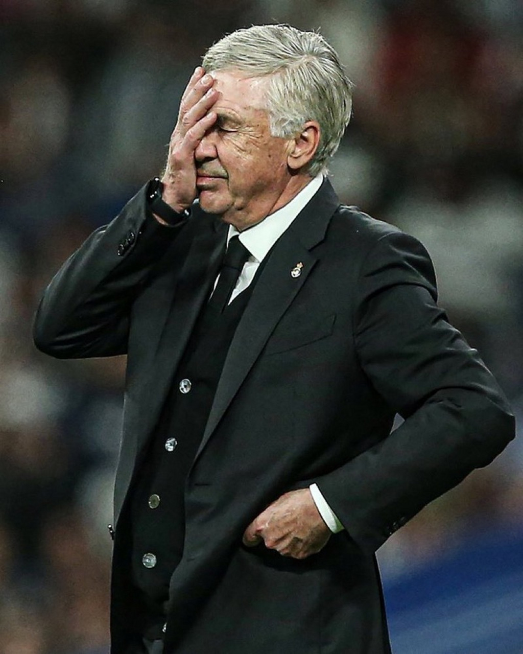 皇家马德里遭遇惨败,主帅紧急召开会议的简单介绍 皇家马德里遭遇惨败,主帅紧急召开会议的简单介绍