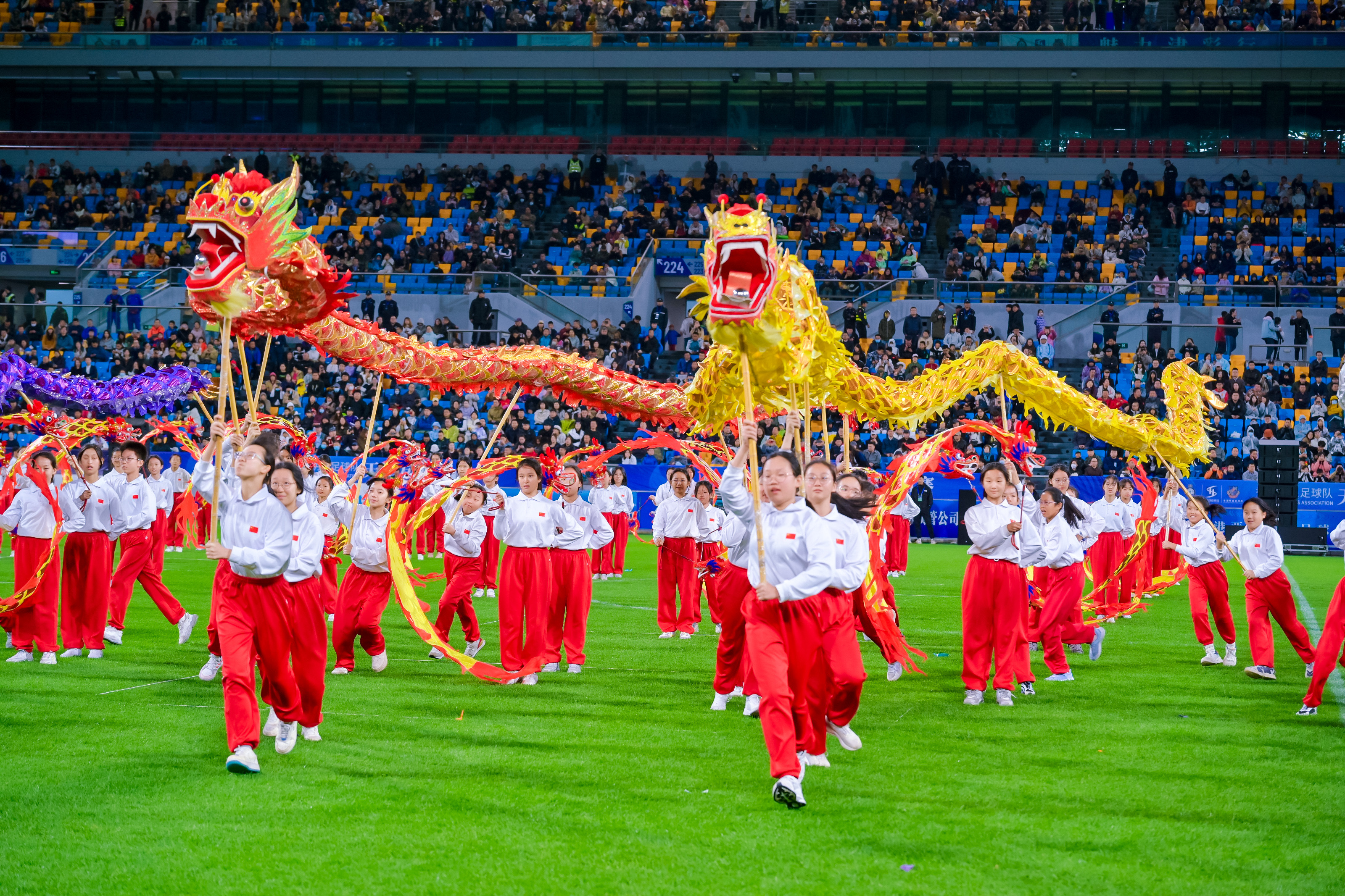 包含足球场上精彩连连,球队风采独具魅力的词条 包含足球场上精彩连连,球队风采独具魅力的词条