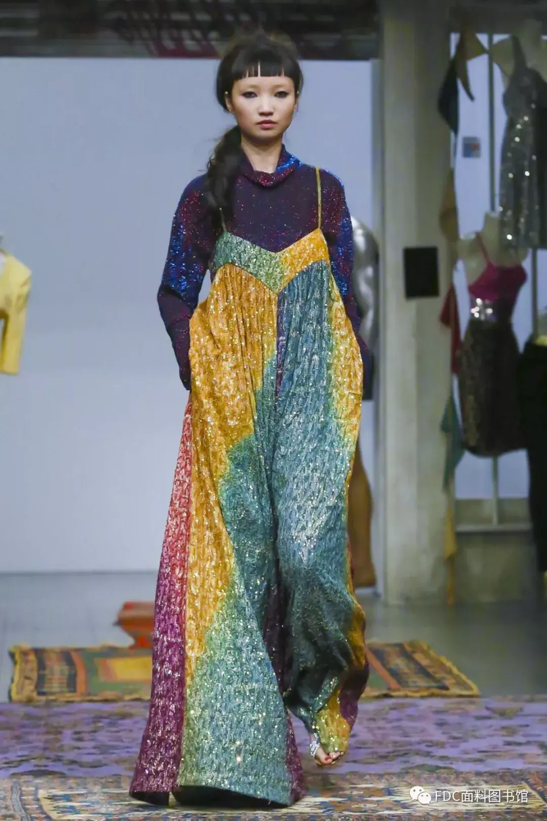 开云体育在线-印度选手再次表现出色，摘得银牌闪光登场的简单介绍