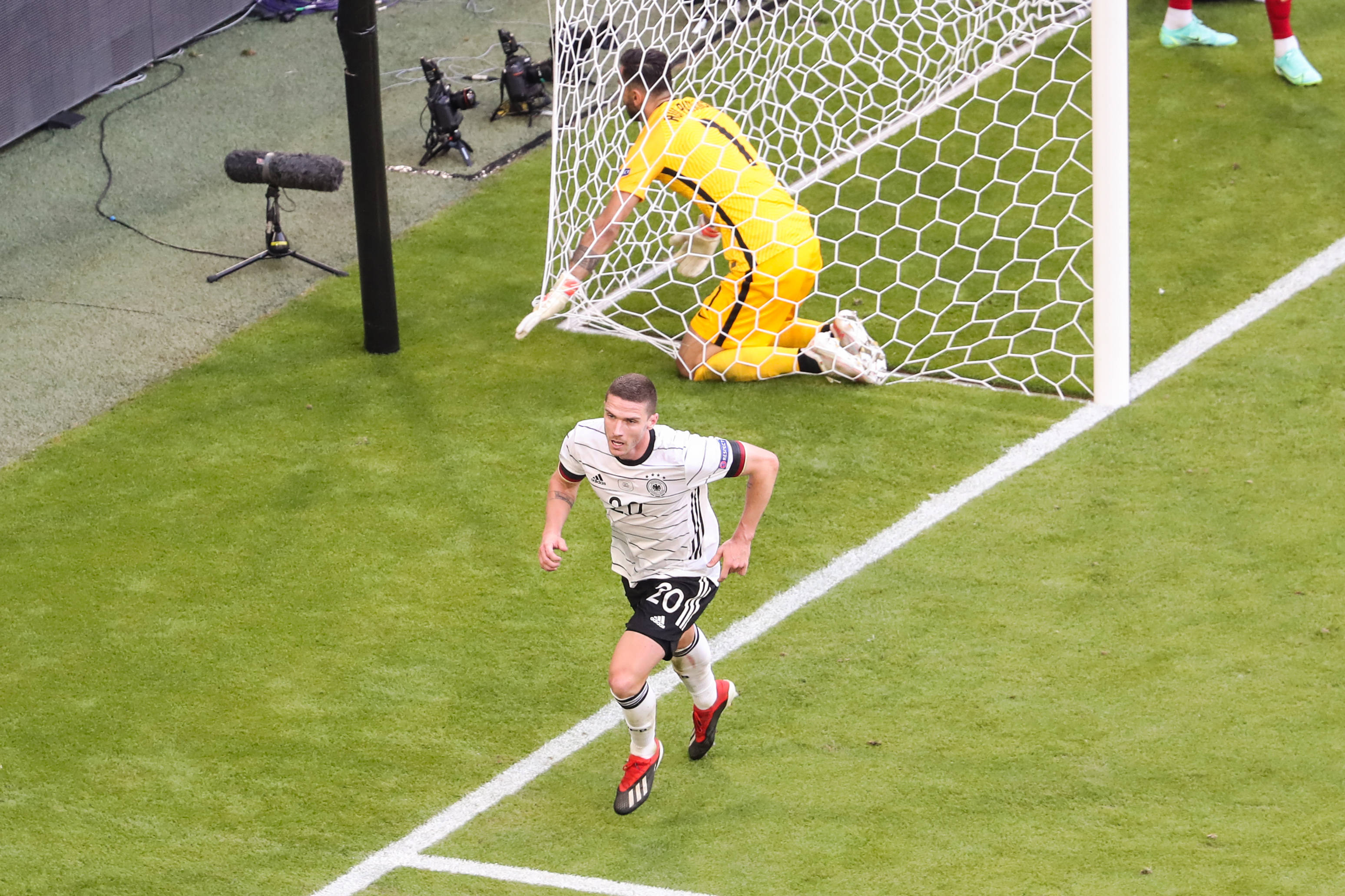 包含欧锦赛资格赛竞争激烈,场场胜负难料的词条 包含欧锦赛资格赛竞争激烈,场场胜负难料的词条