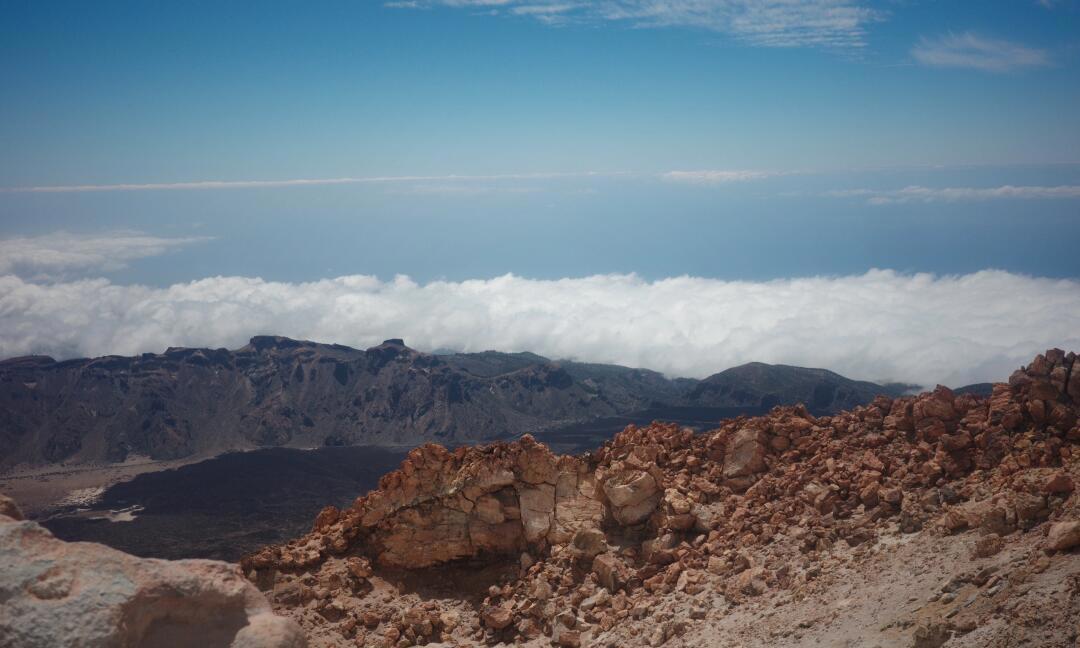 包含特内里费主场不败，强势登顶的词条