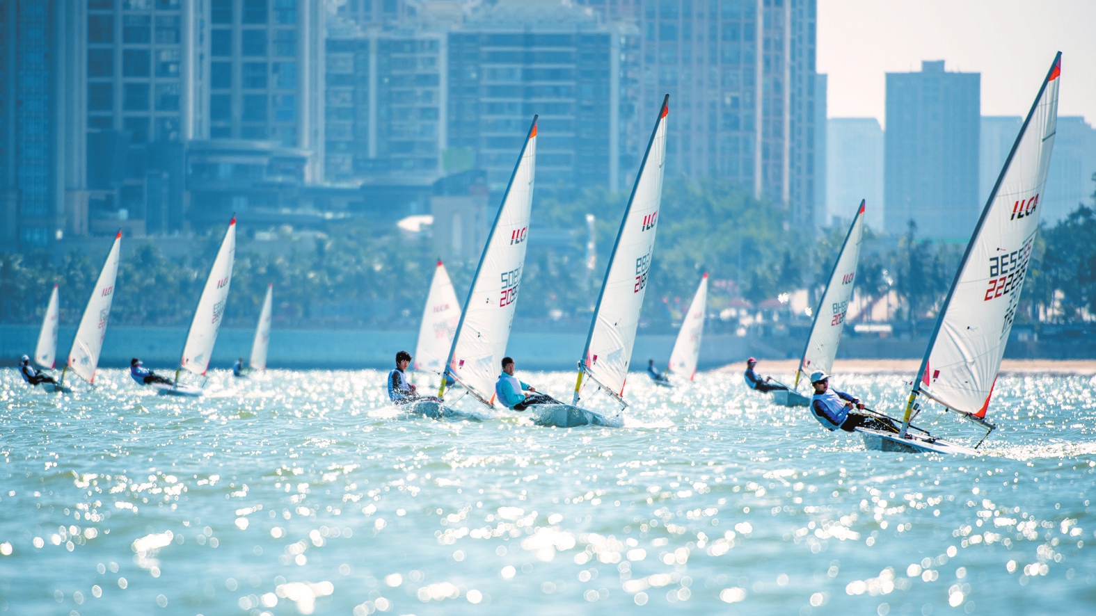开云官网-新西兰帆船队力争冠军，奋斗在水域