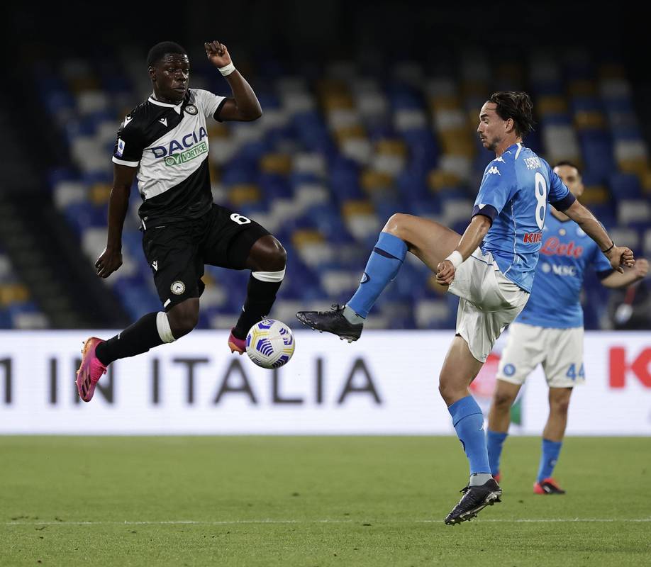 开云体育平台APP-那不勒斯中后卫防守坚决，遏制对手攻势的简单介绍