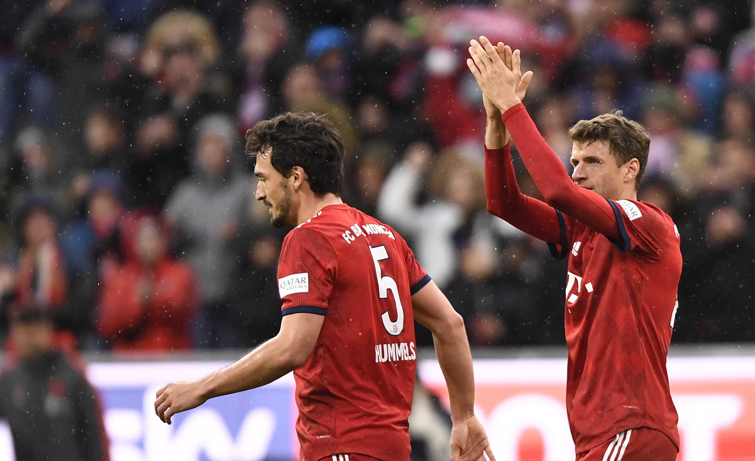 开云体育-关于沃尔夫斯堡球员集体庆祝胜利，合影留念的信息