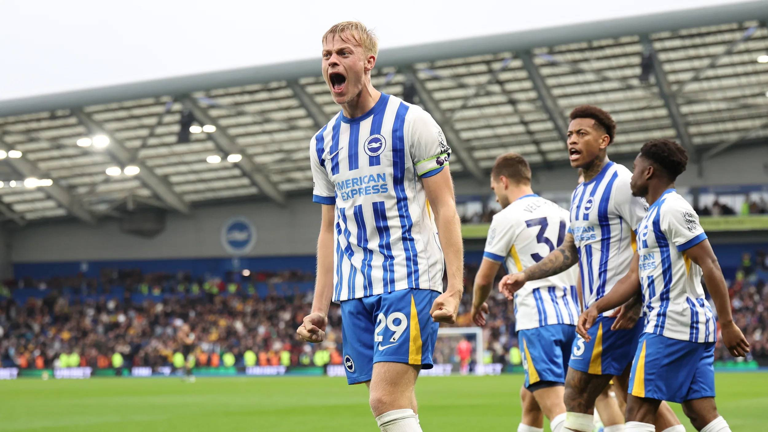 今日焦点：曼城夺冠，球迷沸腾的简单介绍