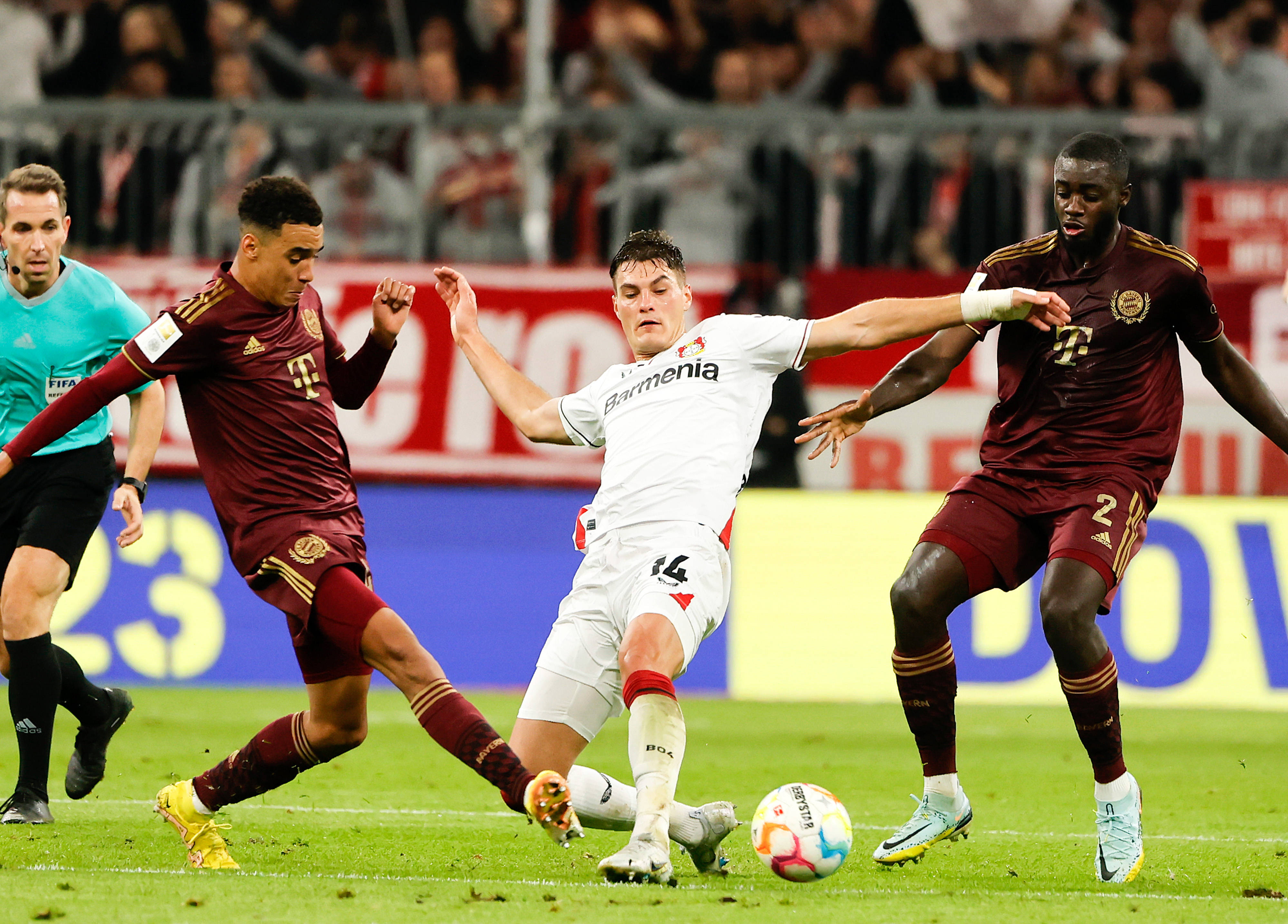 拜仁慕尼黑主场3-0完胜勒沃库森,豪取联赛七连胜 拜仁慕尼黑主场3-0完胜勒沃库森,豪取联赛七连胜