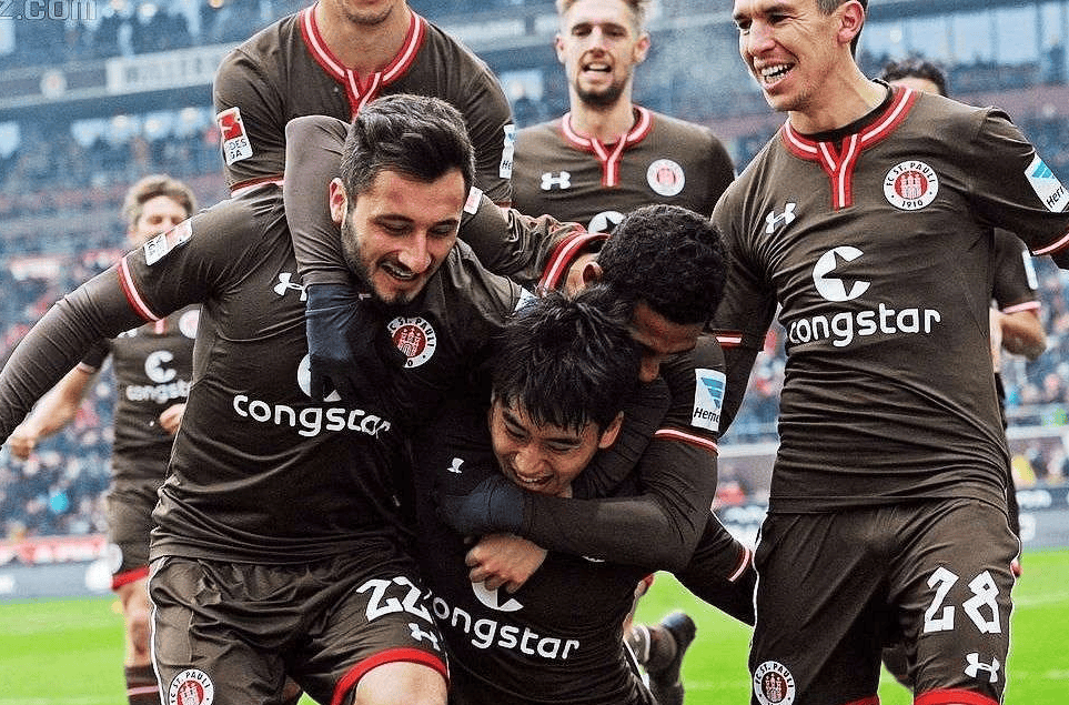 开云体育中国-柏林赫塔门将扑出关键球，拯救球队