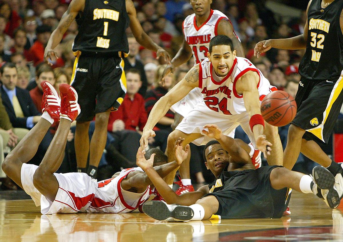 火箭惨败掘金,结束连胜 火箭惨败掘金,结束连胜