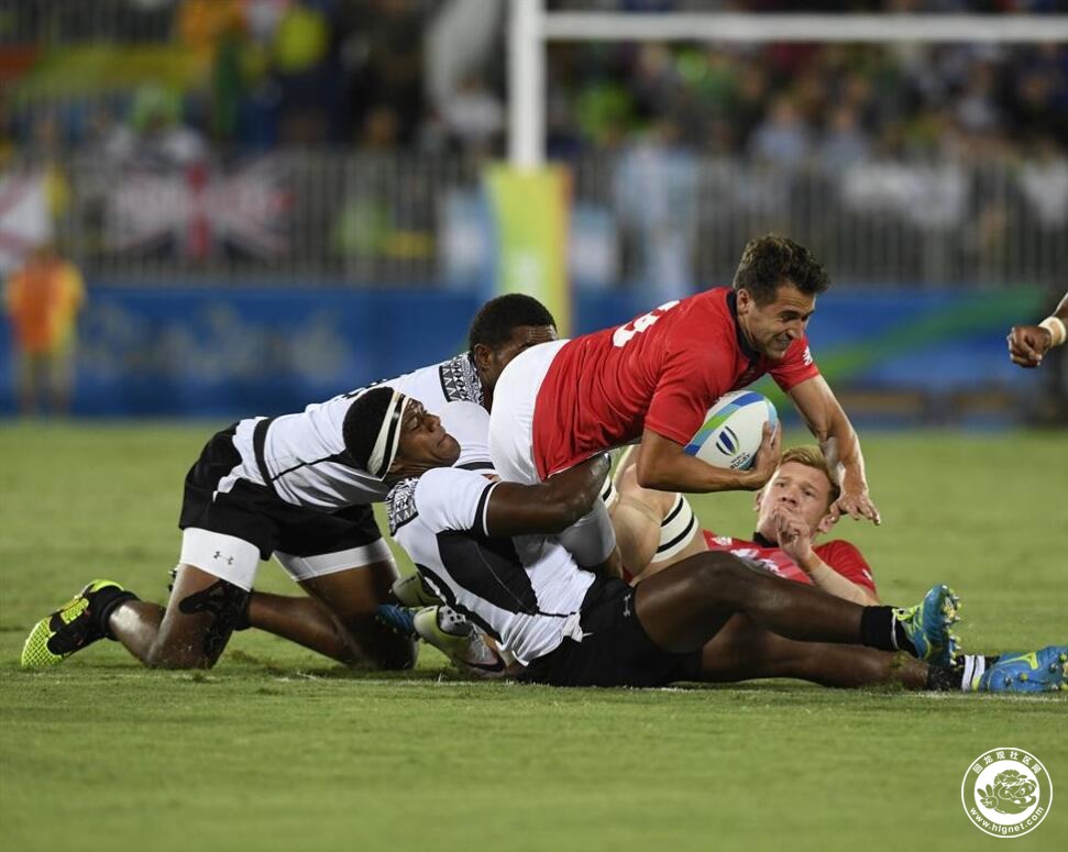 斐济橄榄球队打破记录斩获金牌