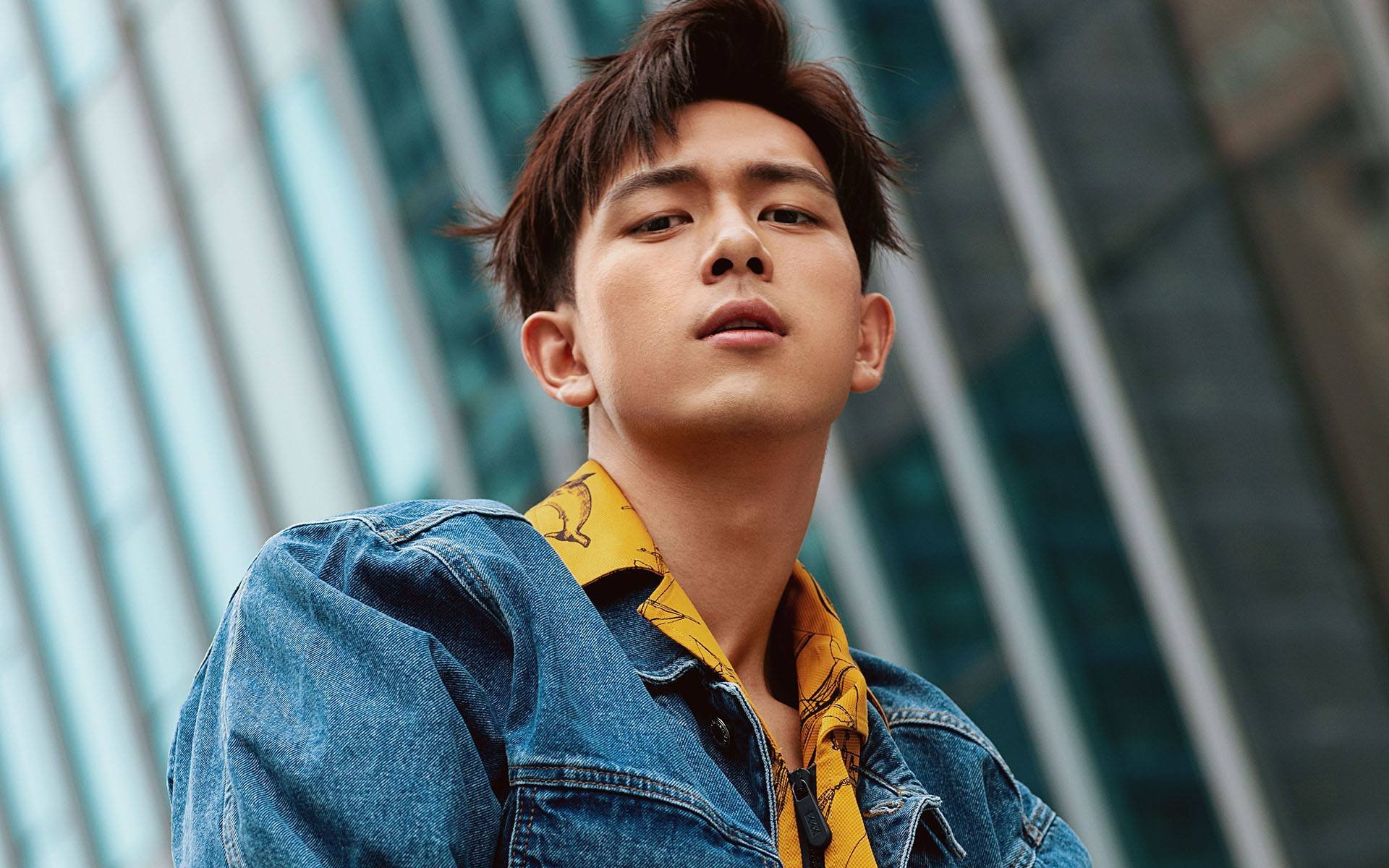 独行侠冲垮勇士，字母哥表现堪称教科书，篮球智慧与力量的交响